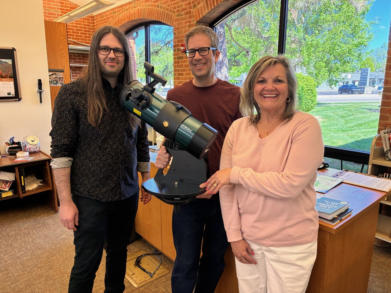 WCAS has donated telescopes like this one for use free of charge to public libraries in Franklin, Lebanon, Mason, and Springboro.
